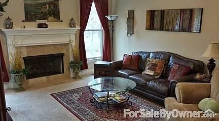Triple tray 9' ceiling in family room