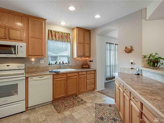 3rd image of 6513 238th Avenue Ct E #15