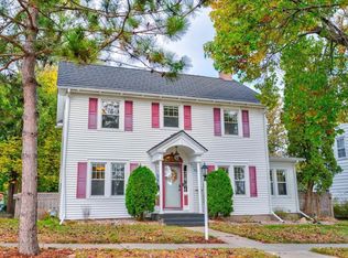 911 W Pleasant St, Portage, WI 53901