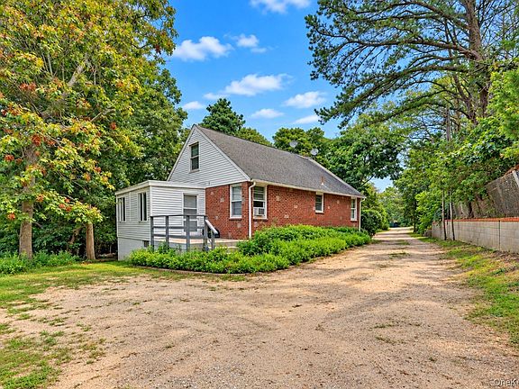 2nd image of 45 Peconic Road