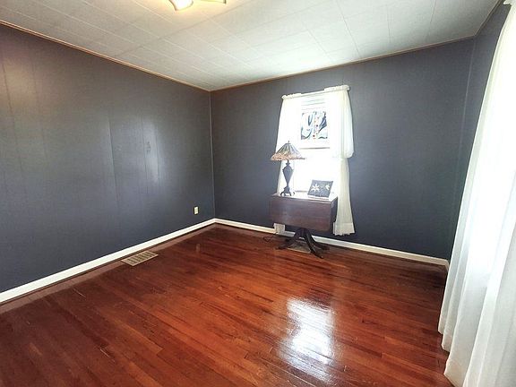 4th image of 140 Pinehurst Ave