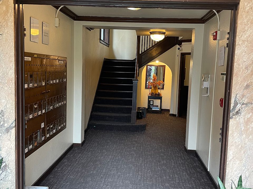 Front entry way and mailbox area.