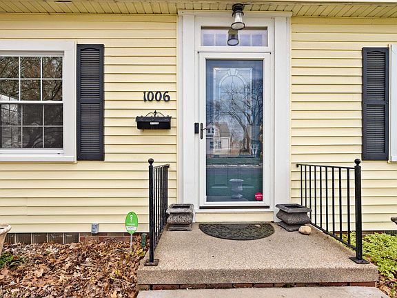 3rd image of 1006 E Seneca Pl