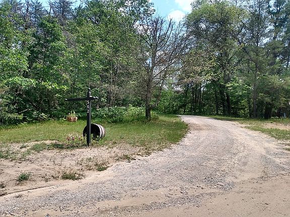 5th image of 562 Pine Oak Trl