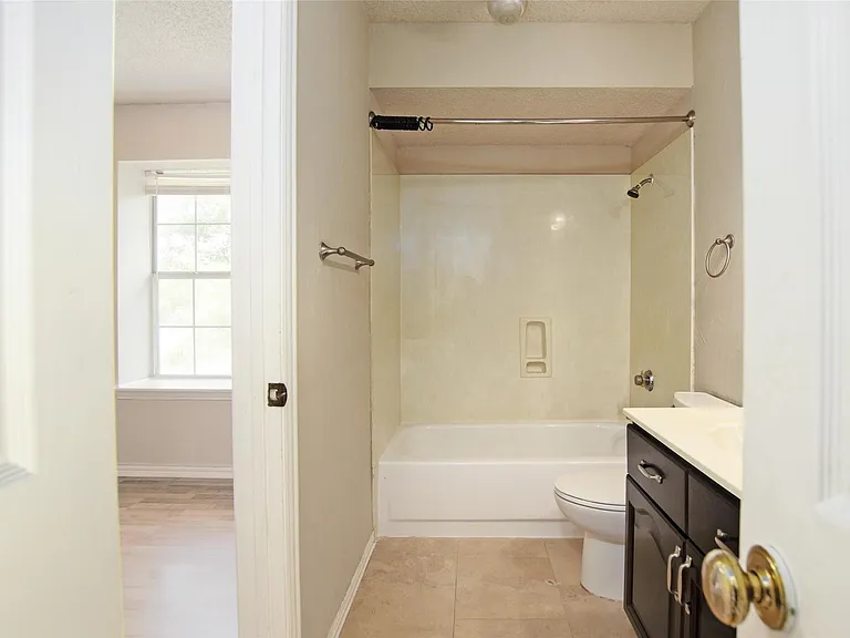 885 Parker Dr — Photo 7