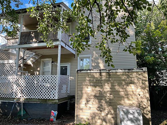 2nd image of 219 W 32nd St