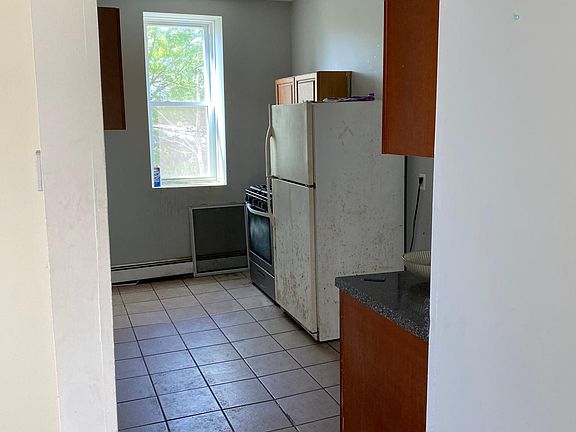 3rd image of 1872 Victory Blvd Floor 2