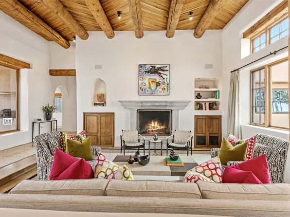 22 Rising Moon, Santa Fe, NM 87506