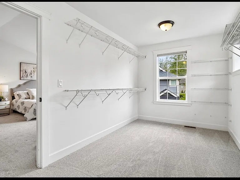 2166 NE Morgan Ln — Photo 9