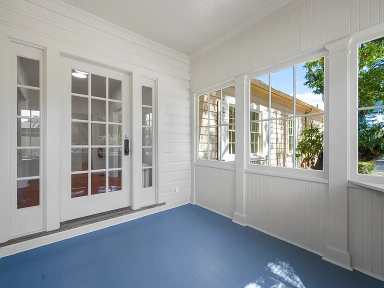 1006 Azuar Dr — Photo 2