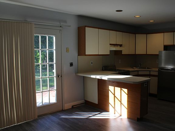 3rd image of 730 Park Ave
