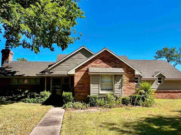 1702 S 1st St, Blackwell, OK 74631
