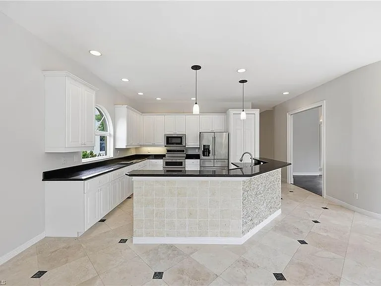 25820 Creekbend Dr — Photo 10