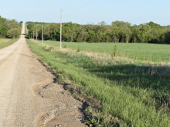 5th image of 330 Shawnee Rd
