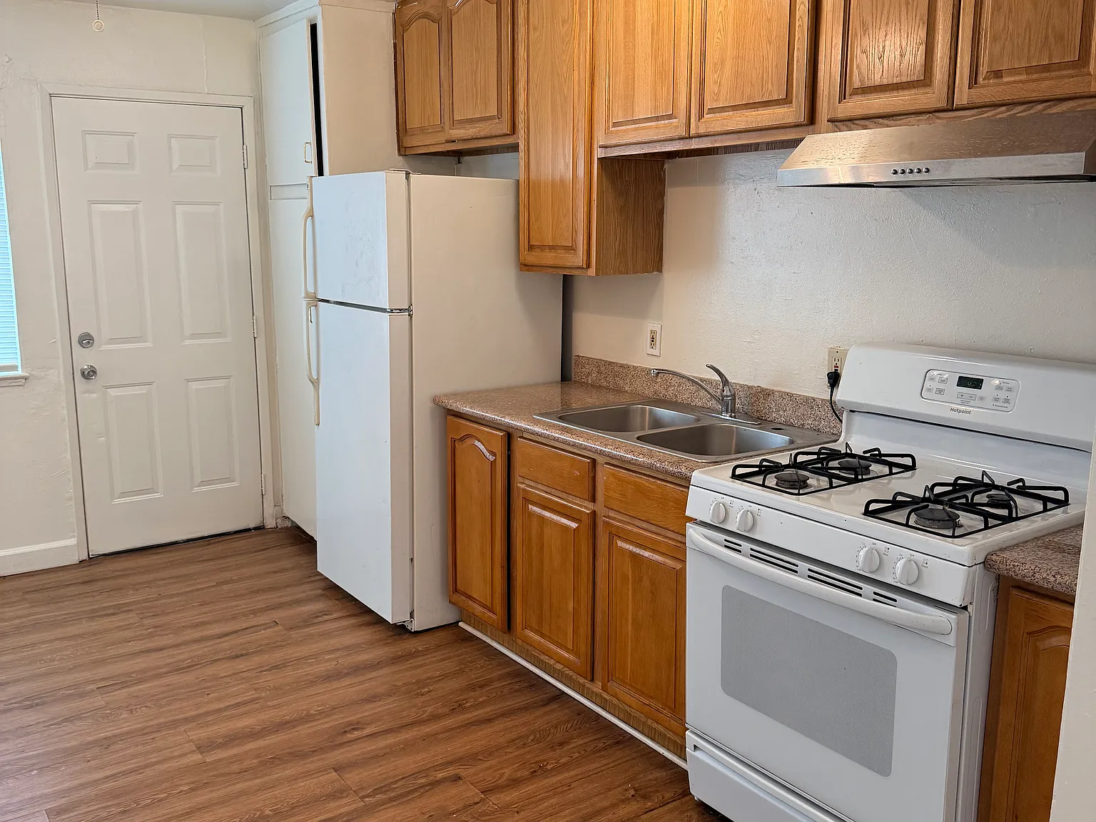 2 bed, 752 sqft, $2,000 — Photo 3