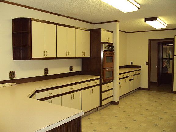 5th image of 1103 East St