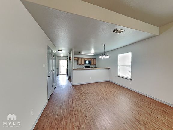 4th image of 612 Hilltop Dr