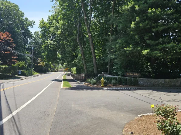 50 Aiken St APT 386, Norwalk, CT 06851