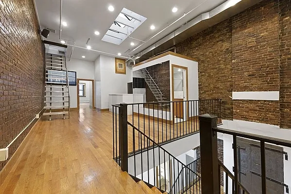 Rented by Jeffrey M Weinstein, LREB | media 6