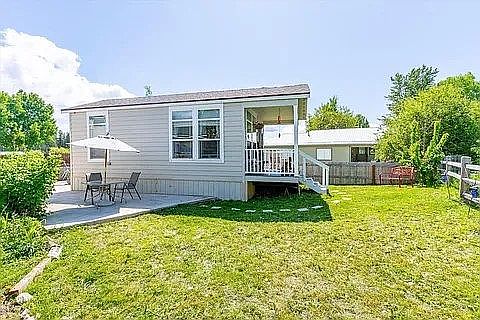 3rd image of 287 Guinevere Dr