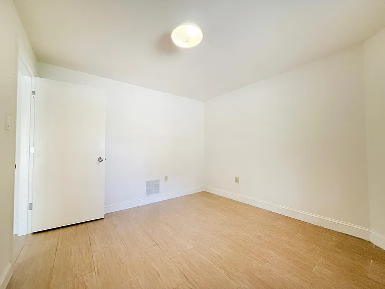10240 Arizona Cir — Photo 19