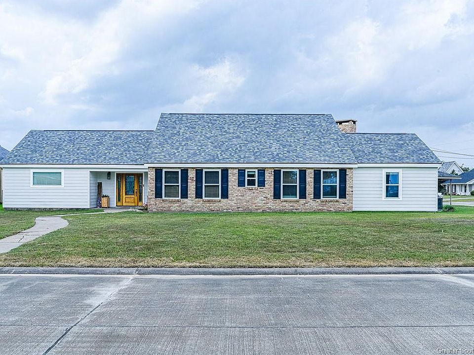 1st image of 402 S Holly Hill Cir