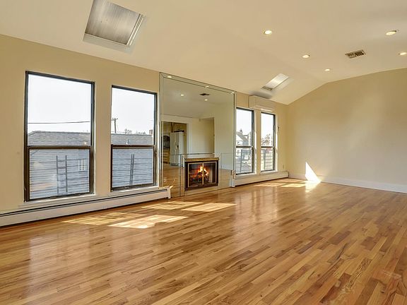 2nd image of 33 Van Nostrand Ave