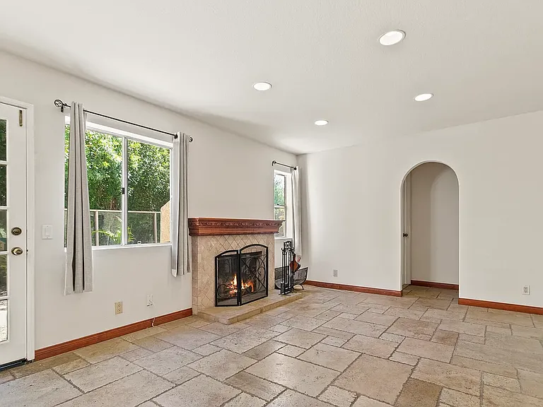 29346 Castle Rd — Photo 10