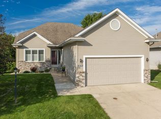 2016 Park Pointe Ct, Northfield, MN 55057