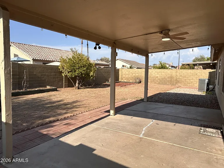 2346 E Devon Ct — Photo 16