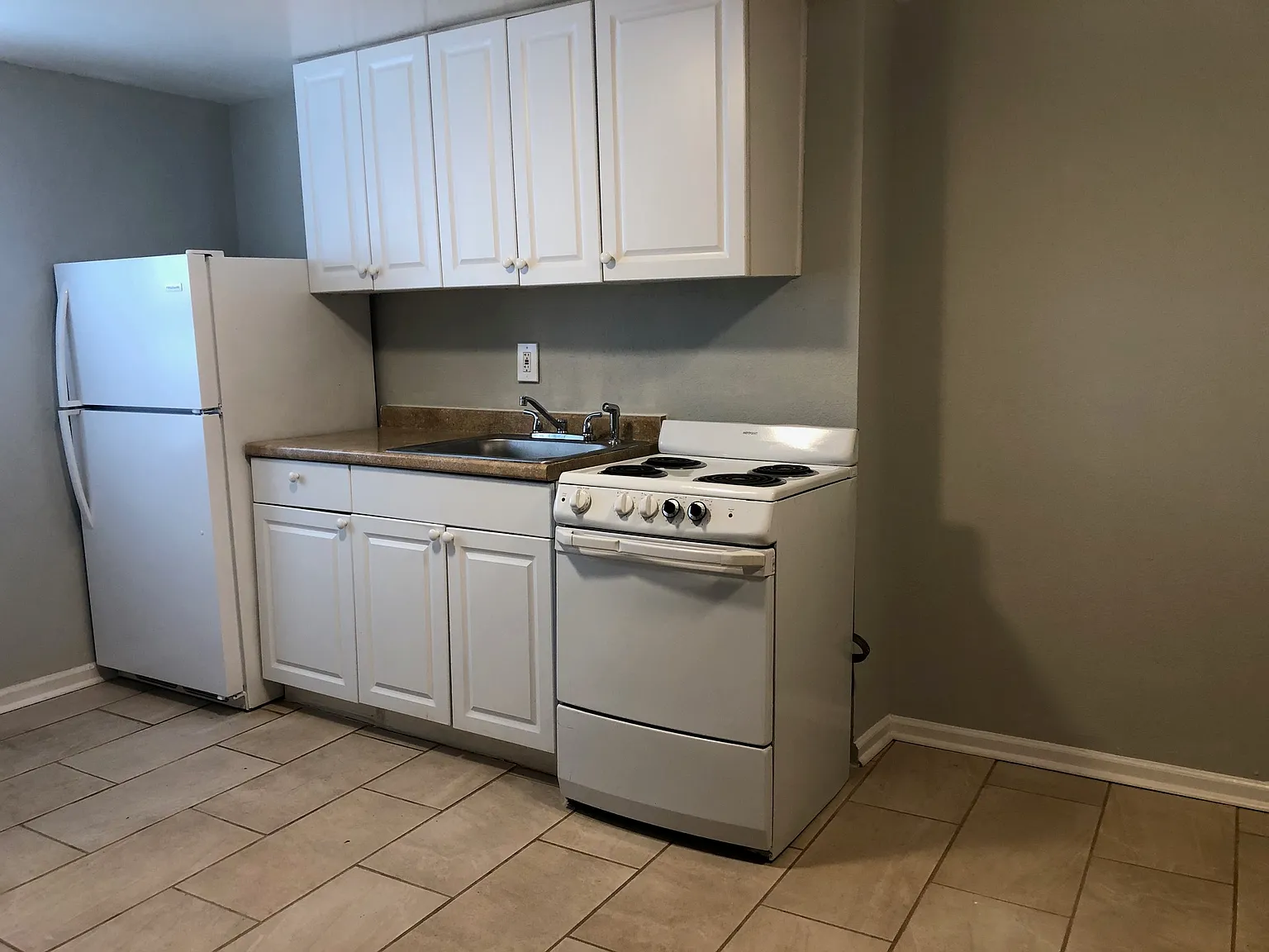 669 Boulevard - Unit 10 — Photo 1