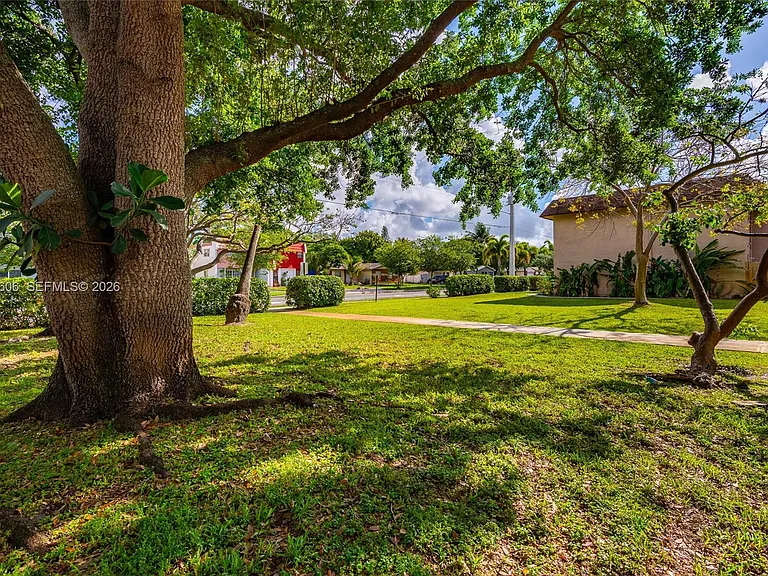 7920 Kimberly Blvd #305 — Photo 29