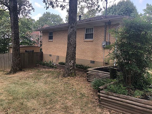 3rd image of 2833 Park Pl