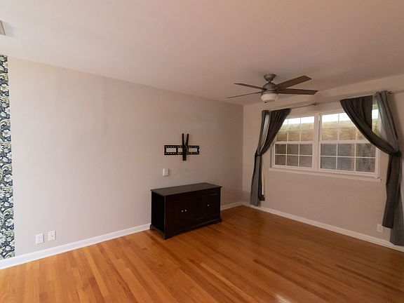 3rd image of 923 Hawthorne St