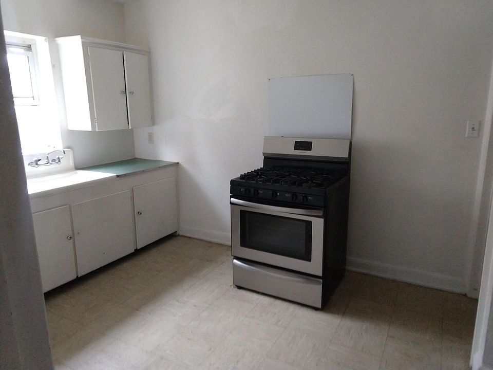 1st image of 927 Central Ave #3