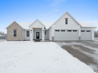 3025 Stone Fence Pl, Green Bay, WI 54311