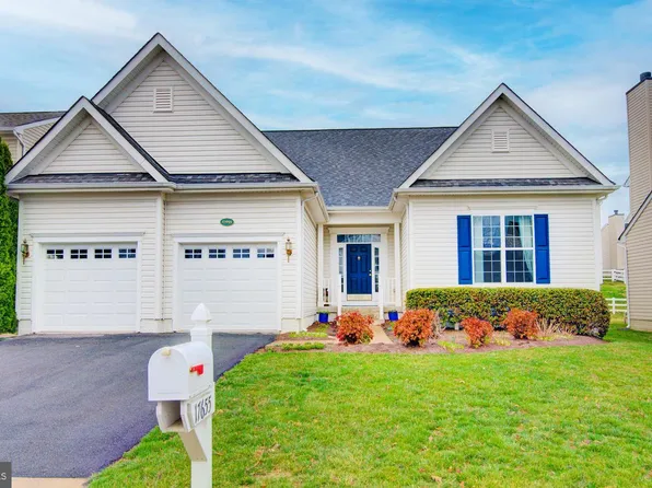 17655 Cleveland Park Dr, Round Hill, VA 20141