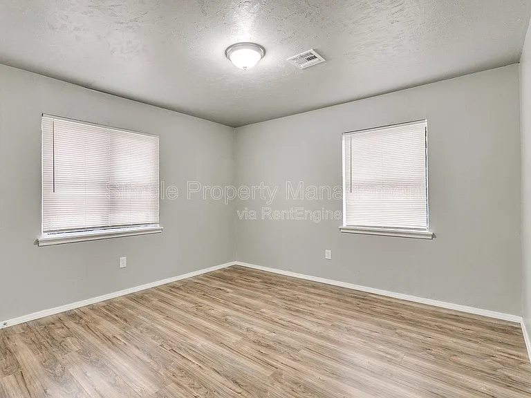 409 E Hill Dr — Photo 14
