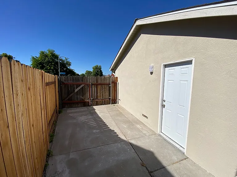 9898 Meteor Dr — Photo 24