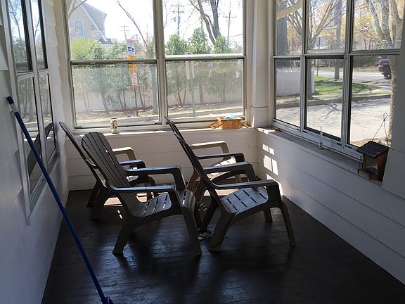 5th image of 70 S Farview Ave