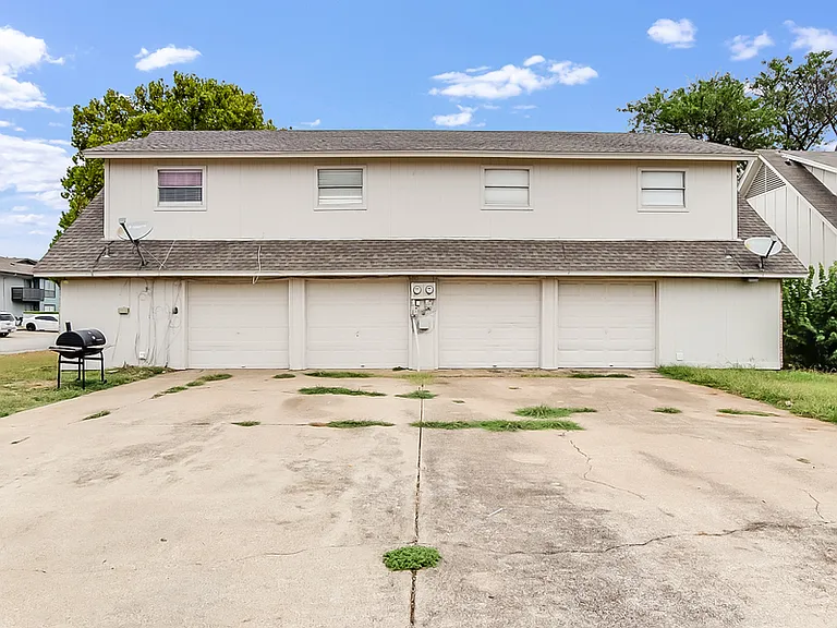 704 Skyline Dr — Photo 23