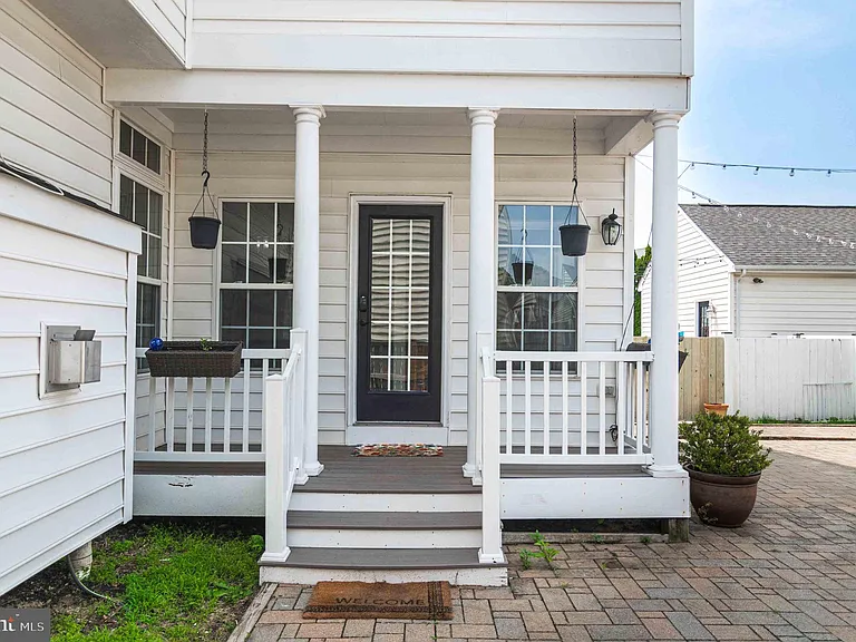 2548 Port Potomac Ave — Photo 43