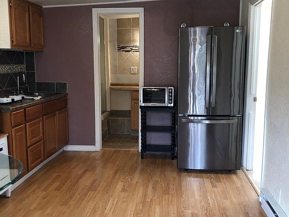 5th image of 647 N 11th St