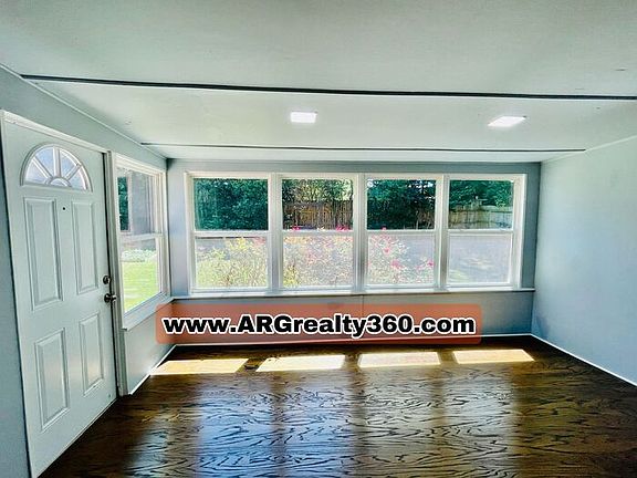 5th image of 4223 Theresa Ct