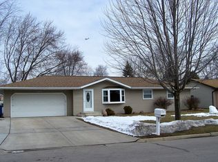 1570 Orchid Ln, Green Bay, WI 54313