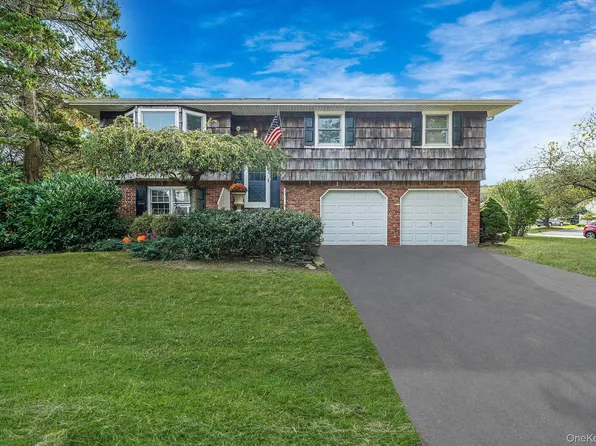 6 Stuyvesant Road, Oakdale, NY 11769