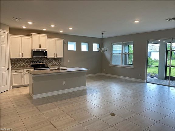 3rd image of 16578 Crescent Beach Way