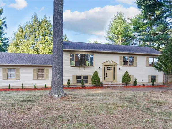 39 Circlewood Dr, Coventry, RI 02816