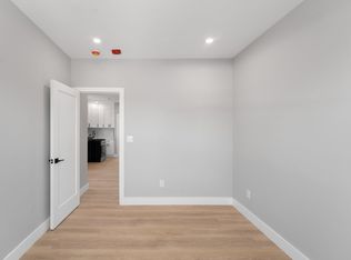 735 Broadway St #3R, Pawtucket, RI 02861