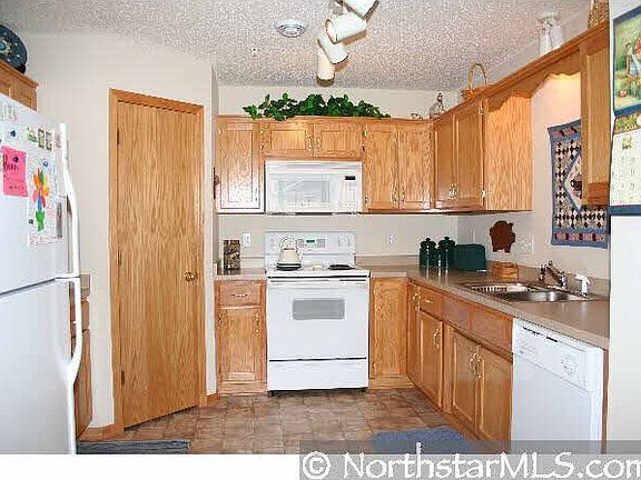 4th image of 825 Winsome Way